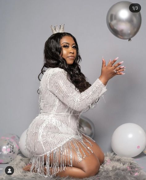 Curvy Birthday Photoshoot, Plus Size Birthday Pictures, 25th Birthday Photoshoot Plus Size, All White Birthday Photoshoot, Plus Size Birthday Photoshoot Ideas, Silver Birthday Photoshoot, Plus Size Photo Shoot Ideas Birthday, Plus Size Birthday Photoshoot, Bourdier Photoshoot Poses