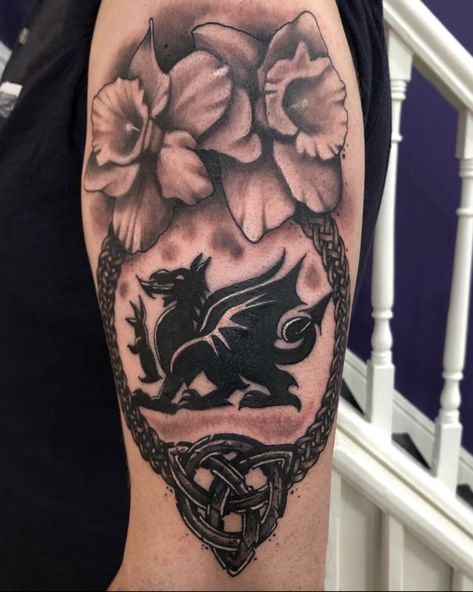 lowri-elizabeth-rogers-cardiff-tattoo-artist-dragon-wales Welsh Dragon Tattoo, Woman Tattoo Artist, Rugby Tattoo, Welsh Tattoo, Dragon Tattoo Meaning, Dragon Tattoo Ideas, Red Dragon Tattoo, Oak Tree Tattoo, Dragon Tattoos For Men