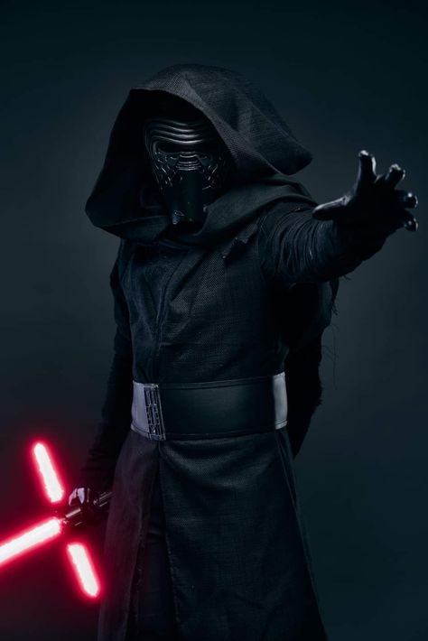 Kylo Ren Helmet, Darth Vader Wallpaper, Ren Star Wars, Knights Of Ren, Star Wars Sith, Ben Solo, Willem Dafoe, Star Wars Kylo Ren, Star Wars Costumes