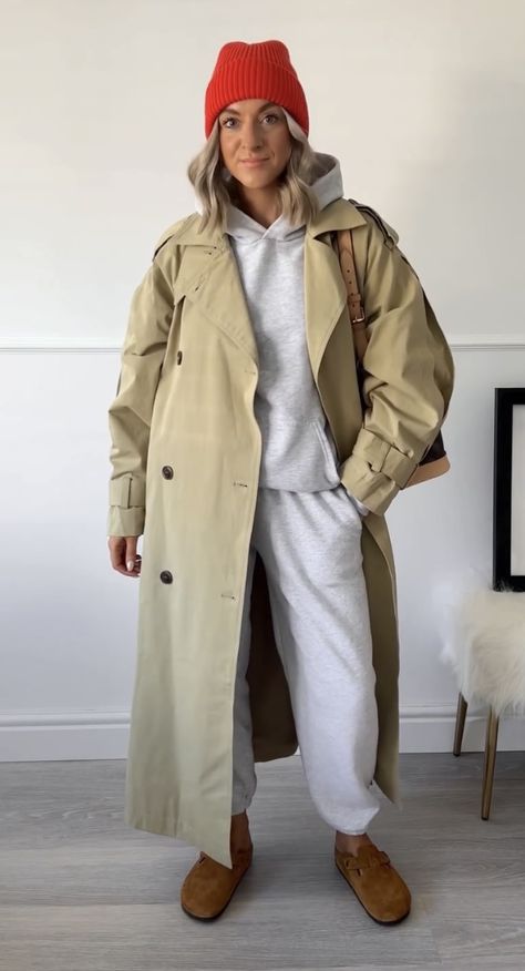 Trench Coat And Tracksuit, Sweats With Trench Coat, Trench Coat Joggers Outfit, Sweatpants Trench Coat, Sweatsuit Outfit, Architect Student, Jogging Outfit, Tracksuit Outfit, Trench Coat Outfit