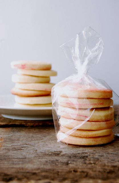 packaging idea for shortbread cookies Shortbread Aesthetic, Shortbread Cookies Aesthetic, Shortbread Photography, Shortbread Cookie Packaging, Shortbread Packaging, Button Cookies, Packaging Idea, Crumpets, Packaging Ideas