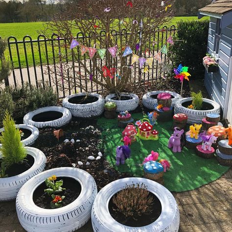 Eyfs Writing Outdoors, Curiosity Approach Eyfs Garden, Nursery Garden Ideas Eyfs, Outdoor Continuous Provision Eyfs, Baby Garden Ideas, Eyfs Garden, Role Play Areas Eyfs, Early Years Outdoor Area, Outdoor Eyfs