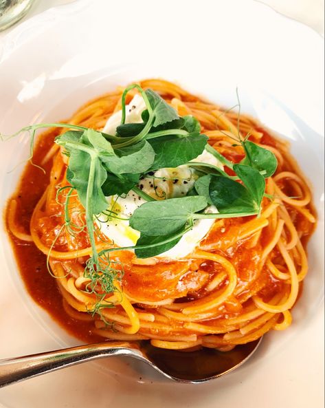 Burrata Spaghetti, Shrimp Pomodoro, Spaghetti Squash Pomodoro, Spicy Pomodoro Sauce, Spaghetti With Burrata, Spaghetti Pomodoro Recipe, Pasta Pomodoro Recipe Simple, Pomodoro Spaghetti, Pasta Pomodoro Recipe