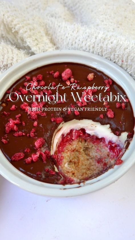 High Protein Weetabix Breakfast, Overnight Weetabix Recipes, Weetabix Breakfast, Breakfast Raspberry, Protein Vegan Breakfast, Weetabix Recipes, Healthy Low Calorie Breakfast, Raspberry Breakfast, Best Overnight Oats Recipe