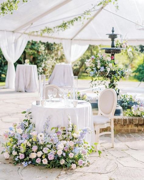 Legare Waring House on Instagram: "Sweetheart table for two, please! #legarewaringhouse #charlestonweddingweek #charlestonweddingmagazine #charlestonweddingvenue #sweathearttable #weddingflorals" Bridal Table Flowers, Main Table Wedding, Sweetheart Table Flowers, Pastel Wedding Colors, Bridal Table Decorations, Sweetheart Bridal, Charleston Wedding Venues, Sweetheart Table Decor, Pastel Wedding Flowers