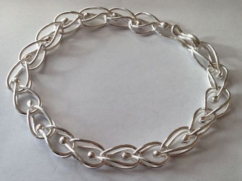 Homemade Bracelets, Clean Gold Jewelry, Bijoux Fil Aluminium, Cleaning Silver Jewelry, Handmade Chain, Fine Silver Jewelry, Wire Work Jewelry, Jewelry Techniques, Silver Chain Bracelet