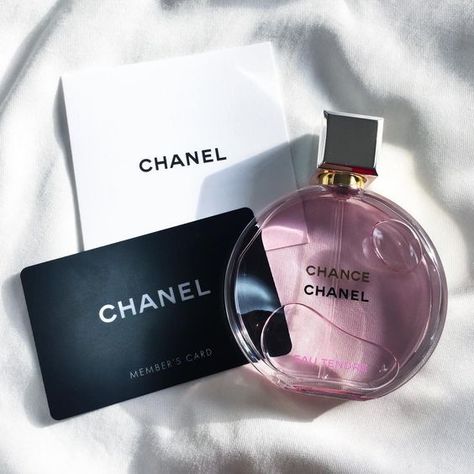 Perfume Chanel, Chanel Perfume, Beautiful Perfume, Perfume Scents, Perfume Design, Perfume Lover, Natural Perfume, Best Fragrances, Best Perfume