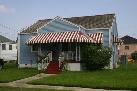 White Blue House, Blue Exterior Paint, New Orleans House, House Paint Colors, House Porch, Blue Exterior, New Orleans Homes, Oc Inspo, Cottage Cabin