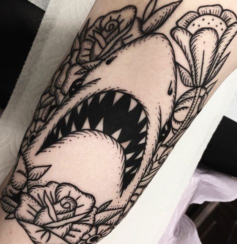 Jaws Movie Tattoo, Jaws Tattoo, Dave Quiggle, Geek Tattoos, Horror Sleeve, Tragically Hip, Jaws Movie, Movie Tattoo, Geek Tattoo