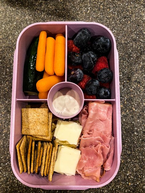 Healthy School Lunch Ideas Aesthetic, Aesthetic Healthy Lunch Ideas For School, School Lunch Inspo Aesthetic, Preppy Lunch Ideas, Aesthetic Lunch Ideas For School, Packed Lunch Aesthetic, Lunch Aesthetic School, Bento Box Lunch Aesthetic, Preppy Lunch