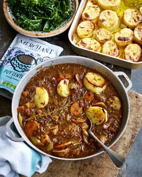 No-Beef Red Wine Lentil Stew with Potato Fondants - Avant-Garde Vegan Avant Garde Vegan, Gaz Oakley, Mains Recipes, Puy Lentils, Red Wine Recipe, Packed Meals, Protein Packed Meals, Lentil Stew, Healthier Eating