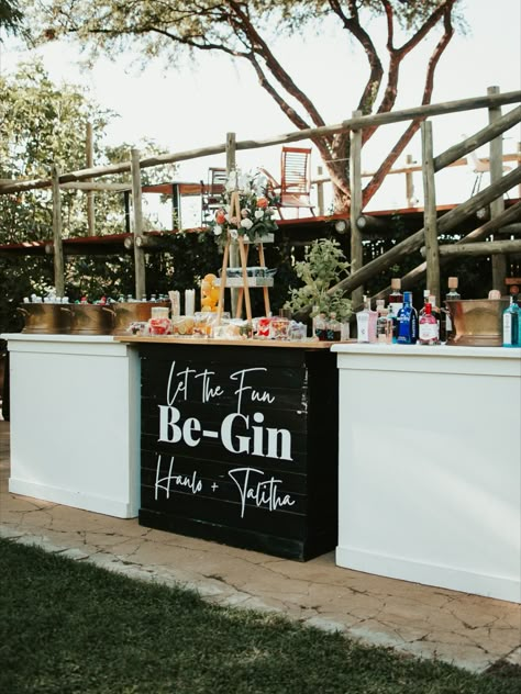 Gin Party Ideas Decor, Wedding Liquor Bar, Gin Party Ideas, Gin Bar Ideas Parties, Gin Bar Ideas, Gin Bar Wedding, Gin And Tonic Bar, Vision Binder, Gin Wedding