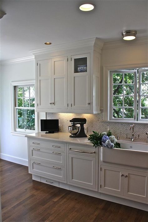 Suzie: William Adams Design - Stunning kitchen design with creamy white shaker kitchen cabinets ... White Shaker Kitchen Cabinets Farmhouse, Kitchen Cabinets And Backsplash, Shaker Style Kitchen Cabinets, White Shaker Kitchen Cabinets, White Shaker Kitchen, Shaker Kitchen Cabinets, Dark Floors, Shaker Style Kitchens, Kitchen Cabinet Styles