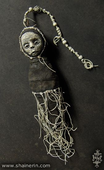 Creepy Crafts, Voodoo Halloween, Voodoo Art, Shrunken Heads, Creepy Baby Dolls, Arte Zombie, Spirit Art Dolls, Scary Doll, Halloween Props Diy