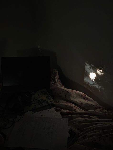 #gloomy #bedroom #darkacademia Gloomy Interior, Gloomy Bedroom, Gloomy Room, Bed Room, Dark Academia, Room Inspiration, Sci-fi Spaceship, Bedroom, Film