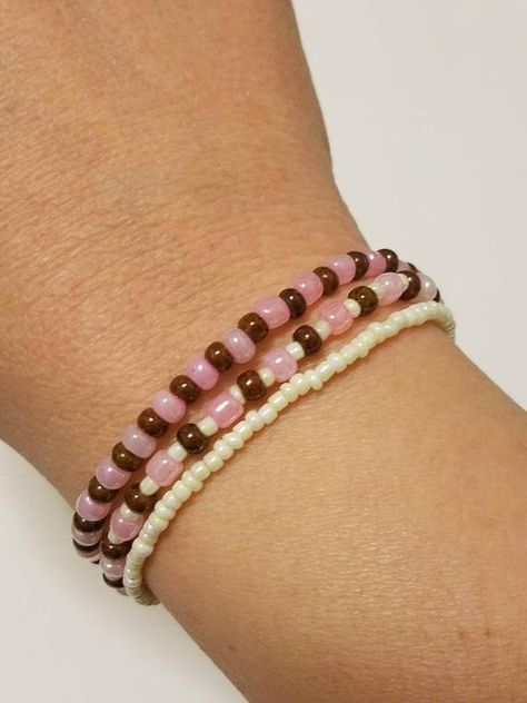 Brown Bracelet Ideas, Pink Bead Bracelet Ideas, Seed Bracelets, Beads Ideas, Brown Bracelet, Brown Jewelry, Color Cafe, Pink And Brown, Bracelet Ideas