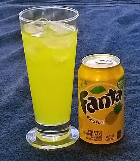 Richard Reviews Everything : Fanta Pineapple Fanta Aesthetic, Pineapple Fanta, American Drinks, Fanta Can, Junk Food Snacks, Food Snacks, Soft Drinks, Cups And Mugs, Junk Food