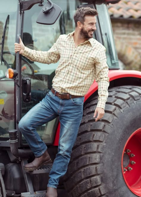 Working Farmer Look With Jeans and Check Shirts Modern Farmer Outfit Men, Farmer Fashion Men, Farmer Aesthetic Man, Farmer Outfits Men, Mens Country Outfits, Farmers Outfit, Farmer Man, Jason Roy, Outdoorsmen Style