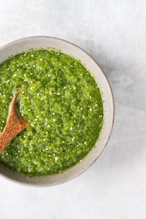 Fresh Salsa Verde (salsa verde cruda) – My Family Food Life Fresh Salsa Verde Recipe, Fermented Salsa, Green Salsa Verde, Verde Salsa, Salsa Tomatillo, Salsa Verde Recipe, Salsa Fresca, Fresh Guacamole, Making Dinner