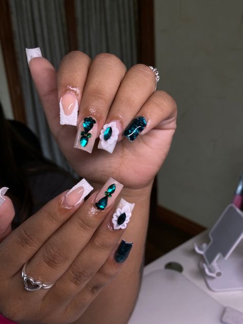 Emerald Green Short Nails, Green Short Nails, Dance Nails, Prom Nails Silver, Quinceanera Nails, Jade Nails, Silver Nail Designs, Emerald Nails, Green Acrylic Nails