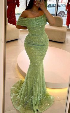 #BEAUTY ,#REALATIONSHIPS #Fashion #Outfits #Summer Outfits #Animals Princess And The Frog Prom Dress, Green Prom Dresses Black Women, Glittery Prom Dresses, Cristal Dress, Green Dress Prom, Light Green Prom Dress, Prom Dress Green, Prom Dresses Green, Trumpet Prom Dress