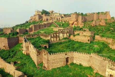 The history of Golconda Fort. Golconda Fort, Monument In India, Elk Photo, Red Fort, Picnic Spot, India Tour, Best Doctors, Indian Heritage, Travel Packages