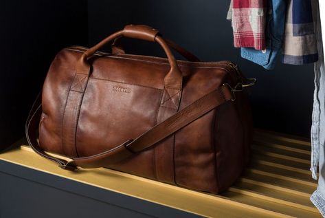 Mens Duffel Bag, Leather Duffle Bag Men, Best Gym Shoes, Mens Weekend Bag, Types Of Handbags, Handmade Leather Bag, Leather Duffel Bag, Leather Weekender Bag, Leather Weekender