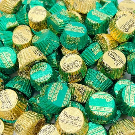 Amazon.com: LaetaFood Miniature Peanut Butter Cups Milk Chocolate Candy, Green Gold Foil Wrapped (2 Pound Pack) Green Candy Buffet, Personalized Candy Wrappers, Reese's Peanut Butter Cups, Personalized Chocolate Bars, Gold Candy, Peanut Butter Candy, Reeses Cups, Milk Chocolate Candy, Green Candy