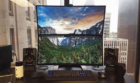 274 curtidas, 7 comentários - RYMAC TECH (@rymactech) no Instagram: “Two ultrawides on top of each other with a sick view of the city behind, Awesome 👌🏼” Dual Setup, Workspace Setup, Dual Monitor Wallpaper, Monitor Setup, Pc Gaming Desk, Dual Monitor Setup, Game Setup, Pc Builds, Computer Desk Setup