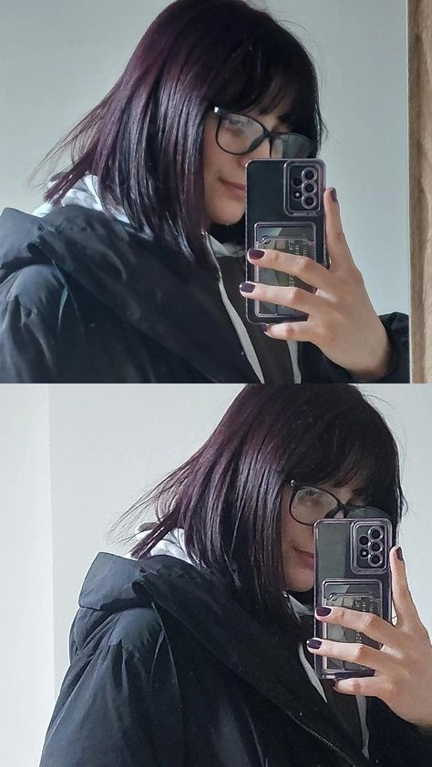 #aesthetic #purple #hair #purolehair #haircut #hairstyle #fringe #bangs #shorthair #short #selfie #mirrorselfie #winter #jacket #black #mirror #hoodie #photo #photography #pinterest #android #samsung #nails #purplenails #colors #glasses #girlwithshorthair #girlwithbangs #girlwithfringe #girlwithglasses Samsung Mirror Selfie, Aesthetic Purple Hair, Samsung Selfie, Hairstyle Fringe, Hoodie Photo, Samsung Gadgets, Mirror Style, Fringe Bangs, Aesthetic Purple