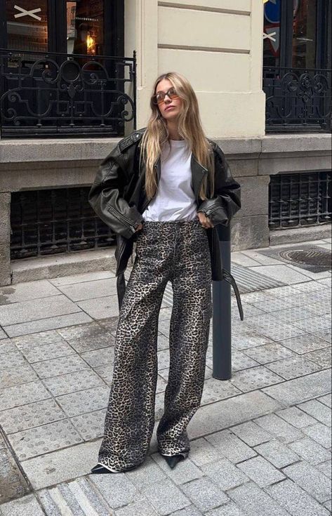 Outfits With Leopard Pants, How To Style Leopard Pants, Cheetah Print Jeans, Cheetah Print Jeans Outfit, Cheetah Jeans Outfit, Cheetah Jacket Outfit, Leopard Jeans Outfit 2024, Animal Print Jacket Outfit, Leopard Print Outfits Aesthetic