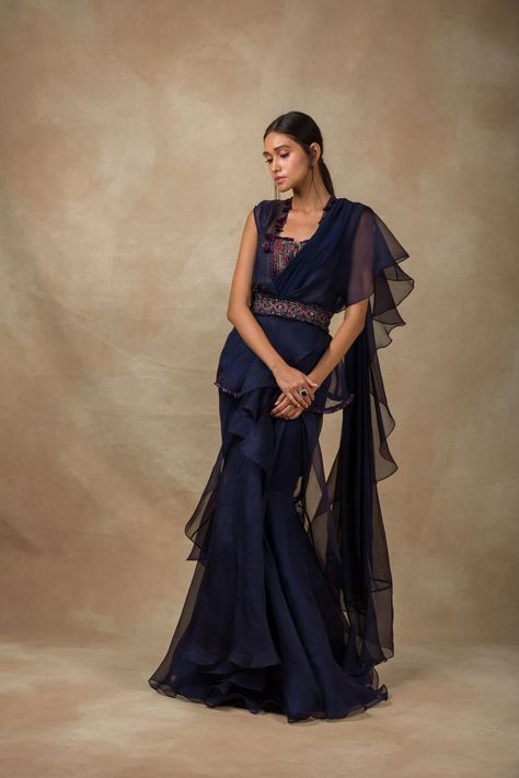 Navy blue ruffled saree with jacket and belt by Ridhi Mehra Ruffle Saree With Belt, Black Ruffle Saree, Saree With Jacket, Marriage Photoshoot, Ruffled Saree, Lehenga Inspiration, Ridhi Mehra, Saree With Belt, Sarees For Girls