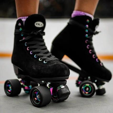 Roller Skates Aesthetic, Roller Skating Tricks, Luna Eclipse, Indoor Roller Skating, Black Roller Skates, Light Up Roller Skates, Retro Dancing, Roller Skate Wheels, Roller Blades