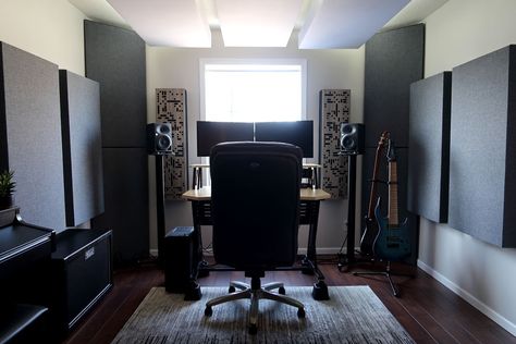 How to treat windows using acoustic treatments - GIK Acoustics Modern Music Room, Home Studio Design, Ruangan Studio, Home Studio Desk, Music Room Design, Home Recording Studio Setup, Home Studio Ideas, Home Music Rooms, Music Studios