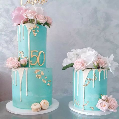 Tiffany Blue Cake, Blue Drip Cake, Tiffany Blue Cakes, Blue Drip, Cake With Flowers, Buttercream Cakes, Blue Cakes, Drip Cake, Drip Cakes