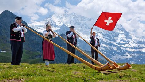 The Arts: This is an instrument called the alphorn. The alphorn is a super long horn similar to a didgeridoo. Some swiss people believe that this horn can communicate with humans and animals. These horns have been around since 1595. Swiss People, Switzerland Tour, Switzerland Tourism, World Thinking Day, Heart Of Europe, National Symbols, Winterthur, Zermatt, San Francisco Bay Area