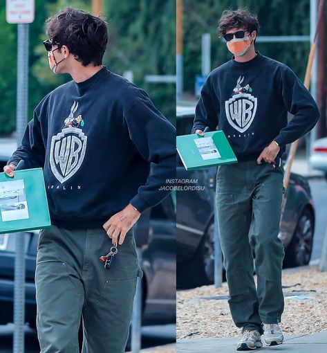 Jacob Elordi Fan 🦋 on Instagram: “- NEW : Jacob was out in Sherman Oaks, 2021 📸 . #JacobElordi” Jacob Elordi Street Style, Jacob Elordi, Outfits Hombre, Casual Outfit Inspiration, Mens Trendy Outfits, Street Style Outfits Men, Best Mens Fashion, Sherman Oaks, Mens Outfit Inspiration