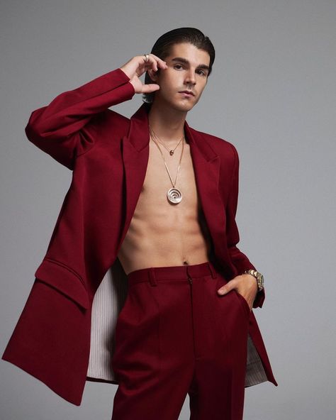 Red Suit Male, Art Style Outfit, Photoshoot Makeup, Queer Fashion, Mens Outfit Inspiration, Trendy Fashion Tops, Red Suit, Fashion Suits For Men, Red Outfit