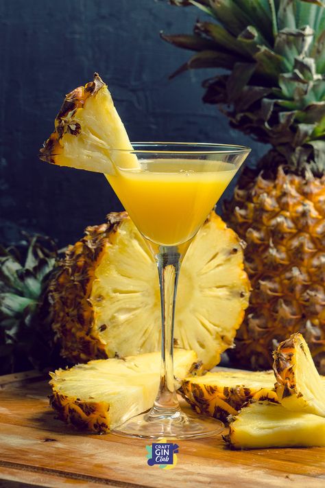 Coconut Rum Drinks, Pineapple Detox, Pineapple Water, Gin Cocktail Recipes, Cocktails Bar, Belly Fat Drinks, Absolut Vodka, Detox Your Body, Pineapple Juice