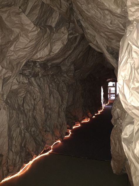 Fake Cave Entrance, Cave Classroom Decorations, Cave Aesthetic Room, Cave Room Ideas, Halloween Cave, Diy Cave, Cave Lighting, Cave Quest Vbs, Ed E Lorraine Warren