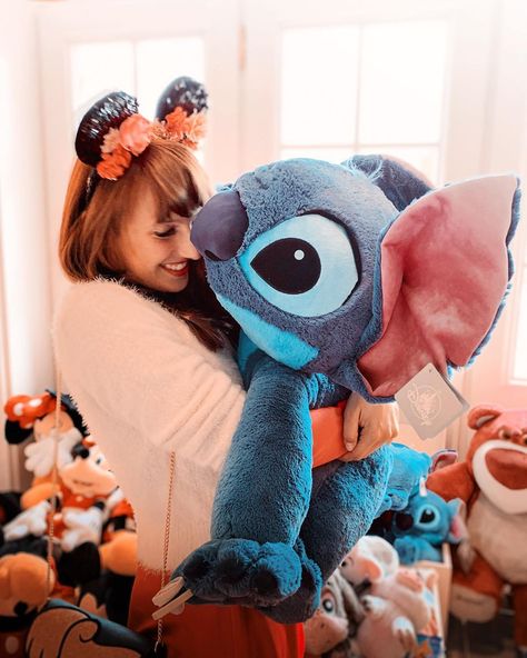 Julia Kiara • Disney & Travel on Instagram: “No characters hugs in the park, so I got to cuddle my over 50 Disney plush these last months 💕😆 (aaaah I just counted to make this…” Hilarious Pictures, Not Funny, Hilarious Photos, Exotic Animals, Strange Things, A Truck, Dad Jokes, Ride On, Stuffed Animal