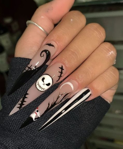 Stilleto Nails Halloween Designs, Stilleto Halloween Nail, Anima Vestra Tattoo, Stilleto Halloween Acrylic Nails, Halloween Stilleto Nail Designs, Halloween Stiletto Nails Design, Halloween Stilleto Nails, Complicated Nail Designs, Stiletto Halloween Nails