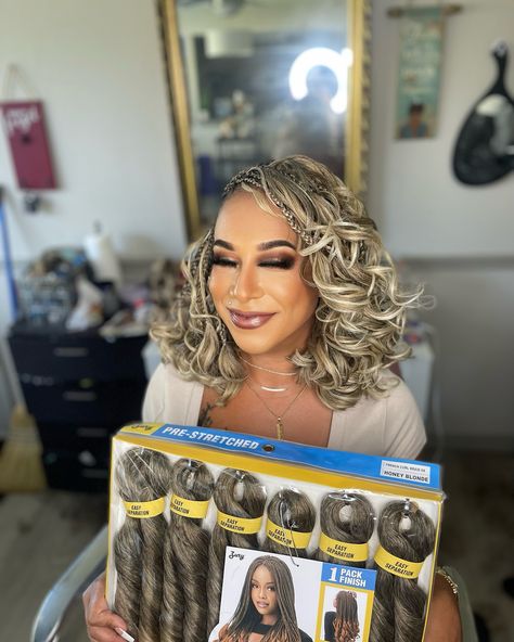 The gorgeous @tifenichanel, French Curl Bob 🔥🥰 @zuryhollywood this color is everything #honeyblondehair, The hair texture is so soft and full of body 😍 10 out of 10 🙌🏾👏🏾🫰🏾🔥 . . . #frenchcurls #frenchcurlsbraids #braidsgang #knotlessbraids #protectivestyles #explorepage #bobbraids #frenchcurls #jaxbraider #duvalbraids #904braids #duvalbraiders #shortbraids #braidinglife Short French Curls Braids Bob, French Curls Short, French Curl Bob, Bob French Curl Braids, Curl Bob, French Curls, Hair French, Curled Bob, 4 Braids