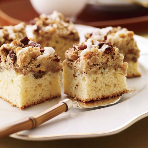 Breakfast for a Crowd Crumb Cake Recipe, Best Christmas Desserts, Baked Breakfast Recipes, Breakfast For A Crowd, Torte Cupcake, Moist Cake, A Piece Of Cake, Crumb Cake, Breakfast Bake