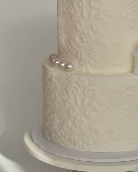 A stunning, all-white wedding cake with a simple, elegant design. The smooth, flawless tiers are beautifully embossed, adding subtle texture without overwhelming the cake’s minimalist aesthetic. It’s a perfect blend of simplicity and sophistication, making it an unforgettable centerpiece for the big day. #weddingcakes #weddinginspiration #weddingcakeinspo #weddingcakesideas #londoncakes #bespokecakes #londonbaker #specialoccasion #enfieldbaker #enfieldcakes #northlondon #northlondonbaker #no... Poke Cakes, All White Wedding, White Wedding Cake, Subtle Textures, Simple Elegant, Minimalist Aesthetic, All White, White Wedding, Wedding Cake