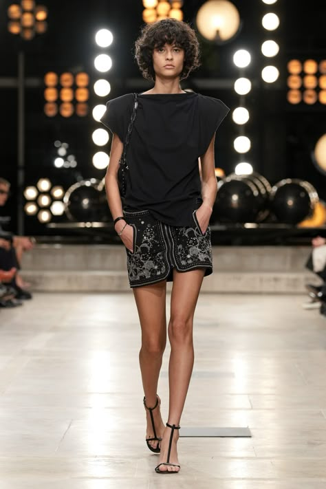 Isabel Marant Spring 2023 Ready-to-Wear https://www.vogue.com/fashion-shows/spring-2023-ready-to-wear/isabel-marant/slideshow/collection#7 Isabelle Marant, Isabel Marant Style, Rtw 2023, 23 Runway, Spring 2023 Ready To Wear, 2023 Ready To Wear, Spring 23, Fashion Aesthetics, Rock Chic