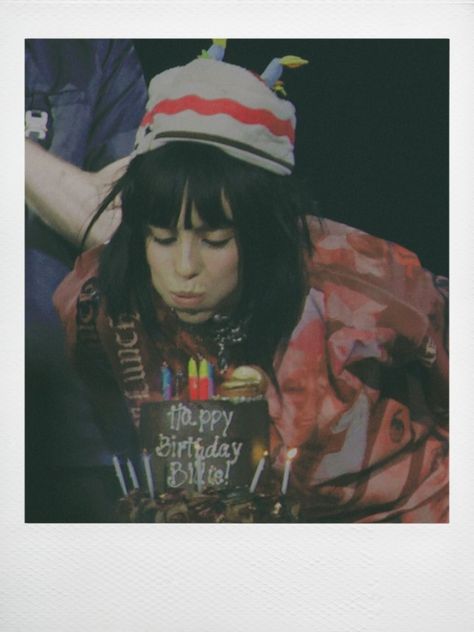 Billie Eilish Birthday Cake, Billie Eilish Polaroid, Billie Eilish Cake, Billie Polaroid, Billie Eilish Birthday, Baby Bill, Billie And Finneas, My Beautiful Girlfriend, Girl In Red