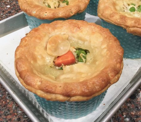 Small Chicken Pot Pies, Beef Croquettes Recipe, Beef Croquettes, Homemade Pot Pie, Pot Pie Recipe Easy, Chicken Pies, Zuppa Soup, Turkey Pot Pie Recipe, Individual Chicken Pot Pies