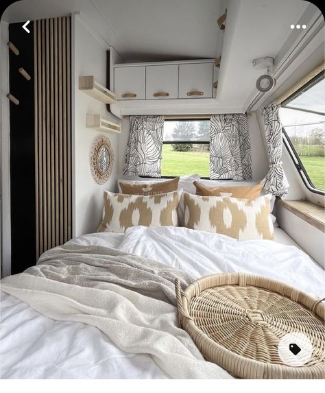 Caravan Awning Interior Ideas, Husvagn Makeover, Caravan Renovation Diy, Caravan Interior Makeover, Diy Caravan, Mini Caravan, Caravan Home, Caravan Decor, Caravan Makeover