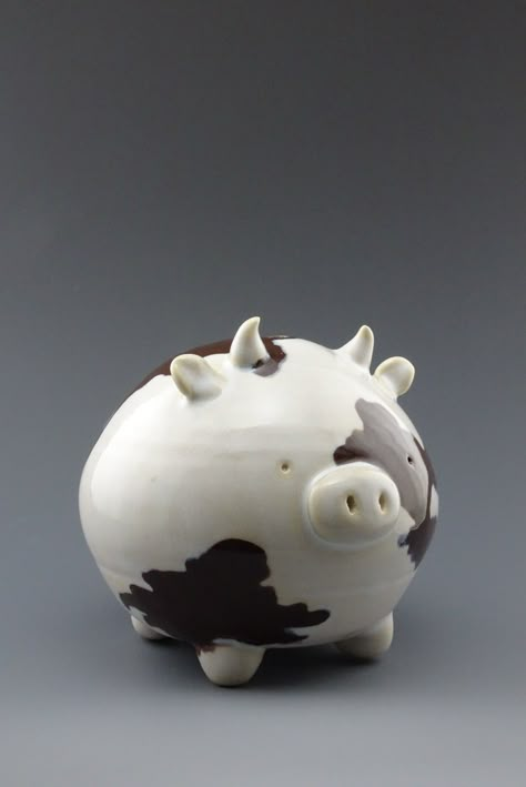 Pottery Ideas Handbuilt Animals, Pinch Pot Piggy Bank, Ceramic Orb Ideas, Diy Clay Piggy Bank, Clay Spheres Ceramic Pottery, Sphere Clay Ideas, Ballon Ceramic, Pottery Piggy Bank Ideas, Double Pinch Pot Animals